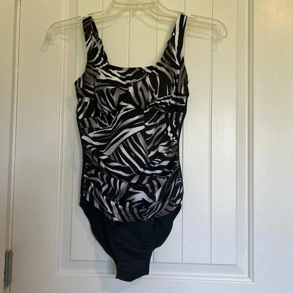Trimshaper Size 6 animal print One Piece Swimsuit Top Built In Padded Bra EUC - Picture 6 of 12